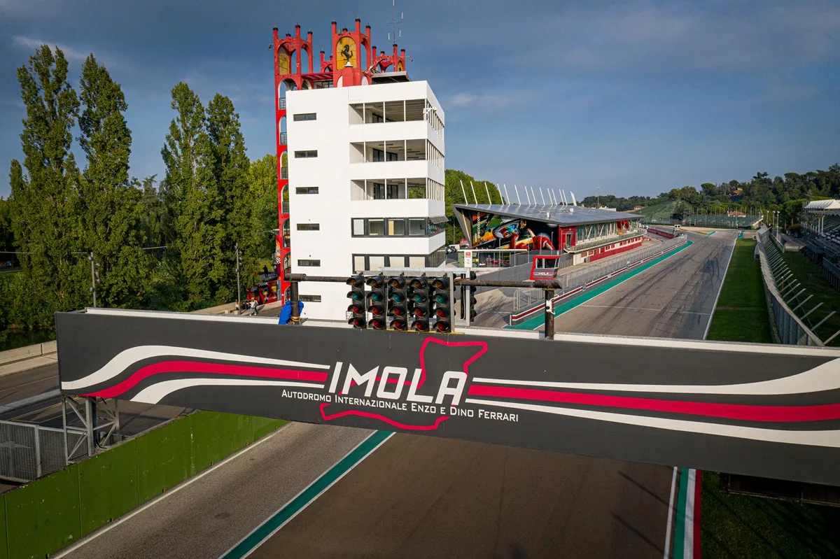 Rettilineo di partenza dell'autodromo di Imola