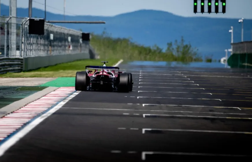 Charles Leclerc impegnato all'Hungaroring nei test Pirelli in chiave 2026
