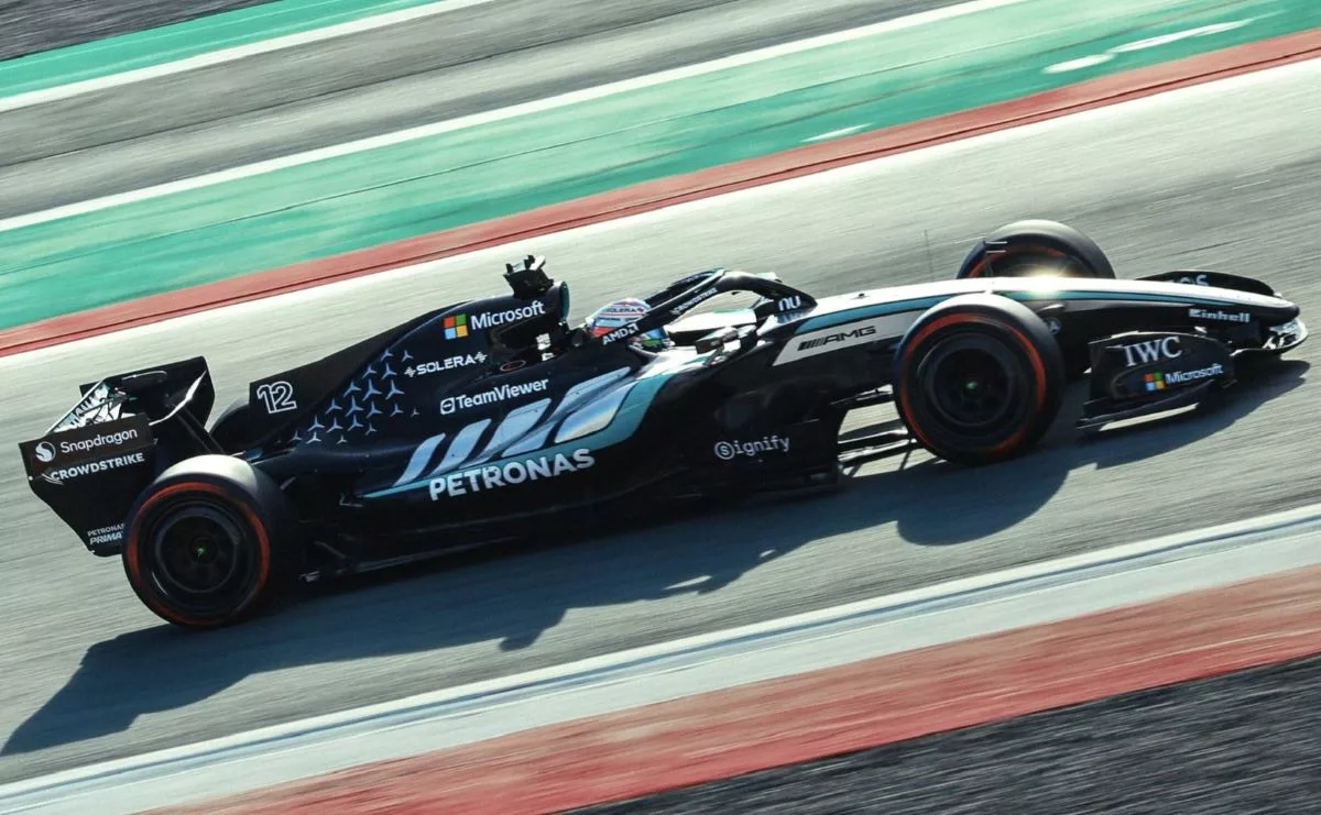 Mercedes W17 test Barcellona 2026