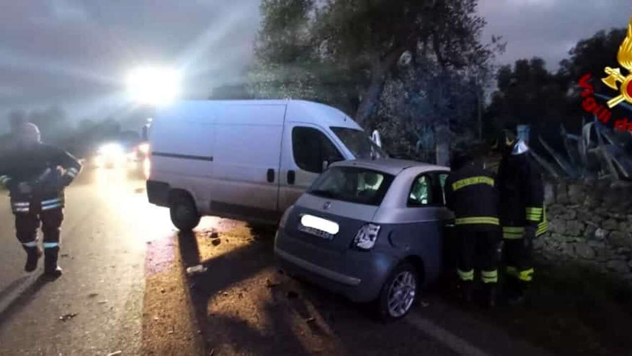 Scontro tra auto e furgone sulla provinciale, un uomo e una donna in ...