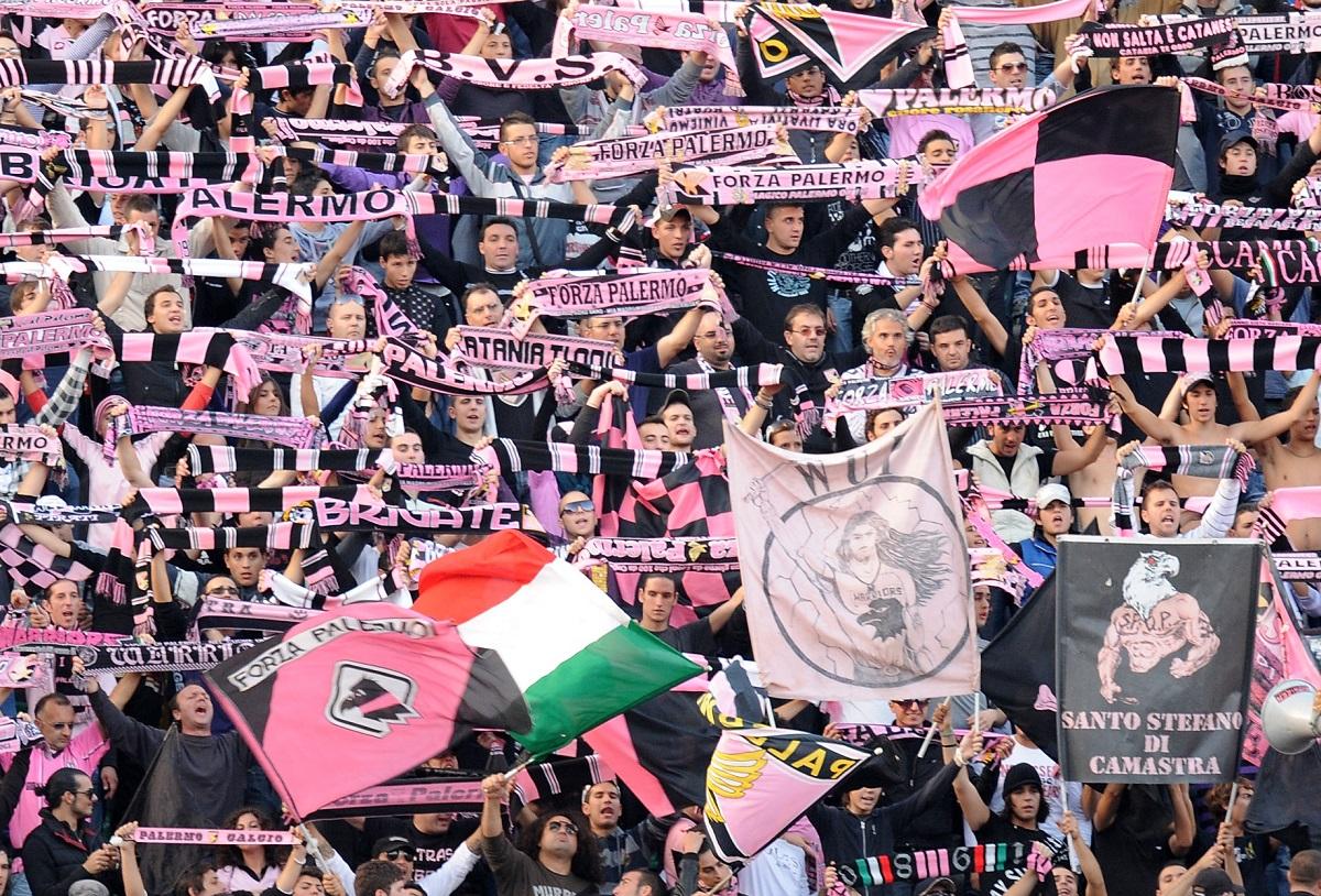 La sciarpata dei tifosi del Palermo