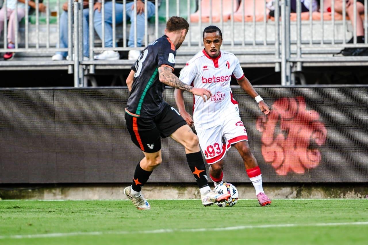 Mehdi Dorval, esterno del Bari
