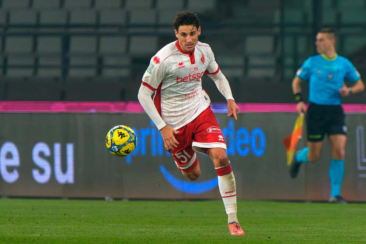 Andrea Cistana, difensore del Bari in azione