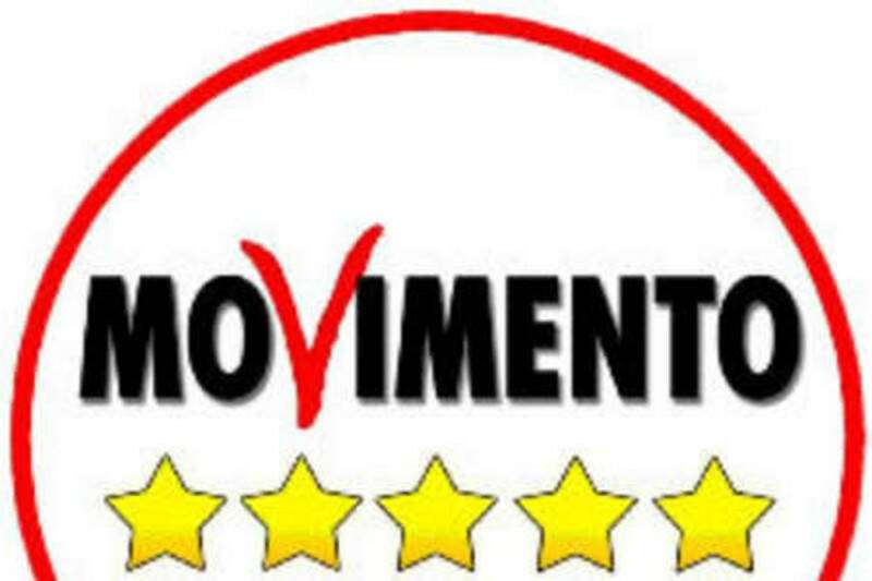 https://slyvi-hosting.slyvi.it/teampages/3554808936193/images/imported/photogallery_new/images/2015/07/beppe-grillo-movimento-5-stelle-articolo-1-800-800-jpg-307951.jpg