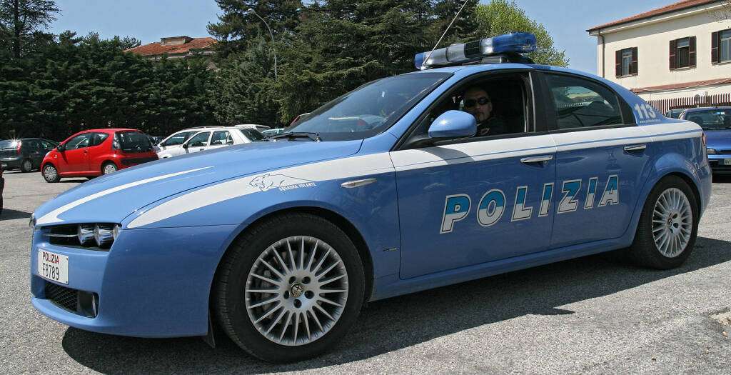 https://slyvi-hosting.slyvi.it/teampages/3554808936193/images/imported/photogallery_new/images/2017/12/polizia-volante-auto-jpg-283454.jpg