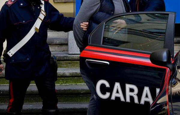 https://slyvi-hosting.slyvi.it/teampages/3554808936193/images/imported/photogallery_new/images/2018/04/arresto-carabinieri-2015-jpg-278513.jpg