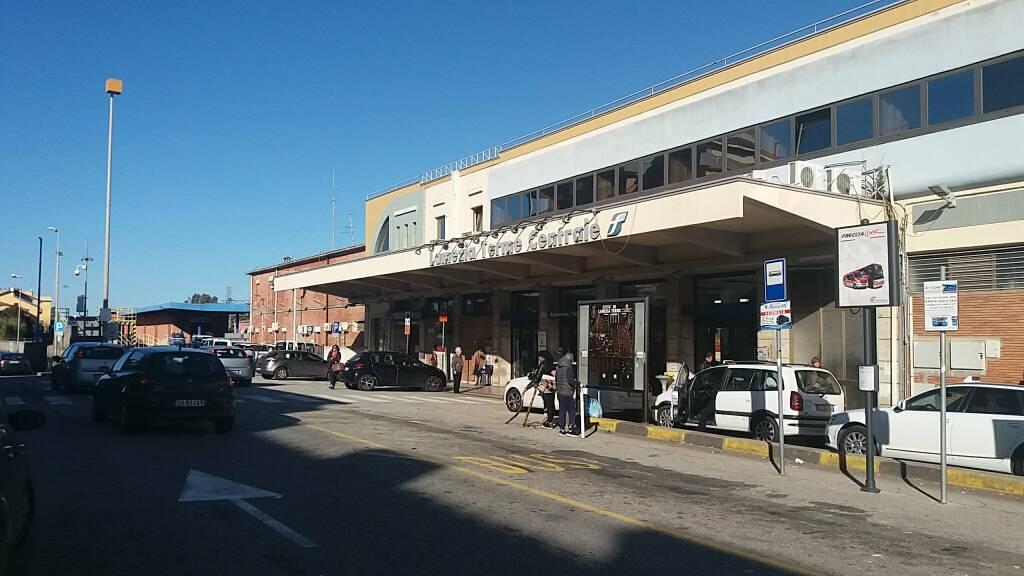 https://slyvi-hosting.slyvi.it/teampages/3554808936193/images/imported/photogallery_new/images/2018/09/stazione-ferroviaria-di-lamezia-terme-335646.jpg