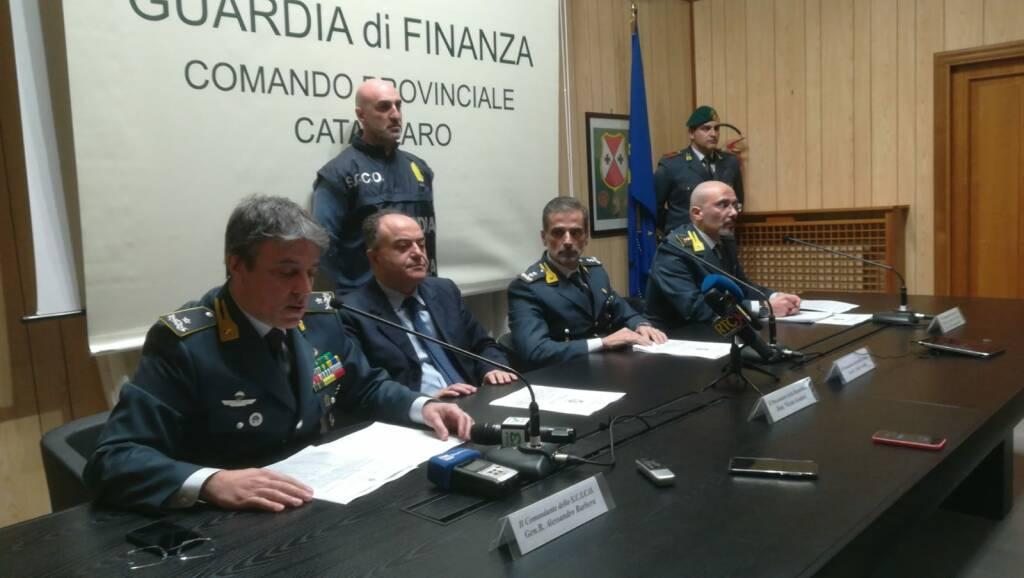 https://slyvi-hosting.slyvi.it/teampages/3554808936193/images/imported/photogallery_new/images/2019/01/gdf-operazione-clan-mancuso-operazione-ossessione-349731.jpg