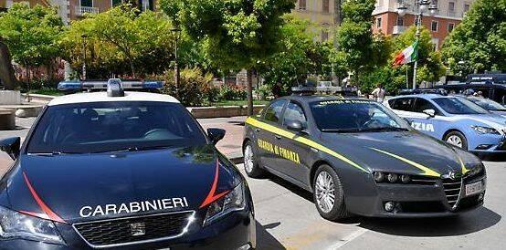 https://slyvi-hosting.slyvi.it/teampages/3554808936193/images/imported/photogallery_new/images/2019/02/1464865217400-jpg-carabinieri-guardia-di-finanza-e-polizia-e-351938.jpg
