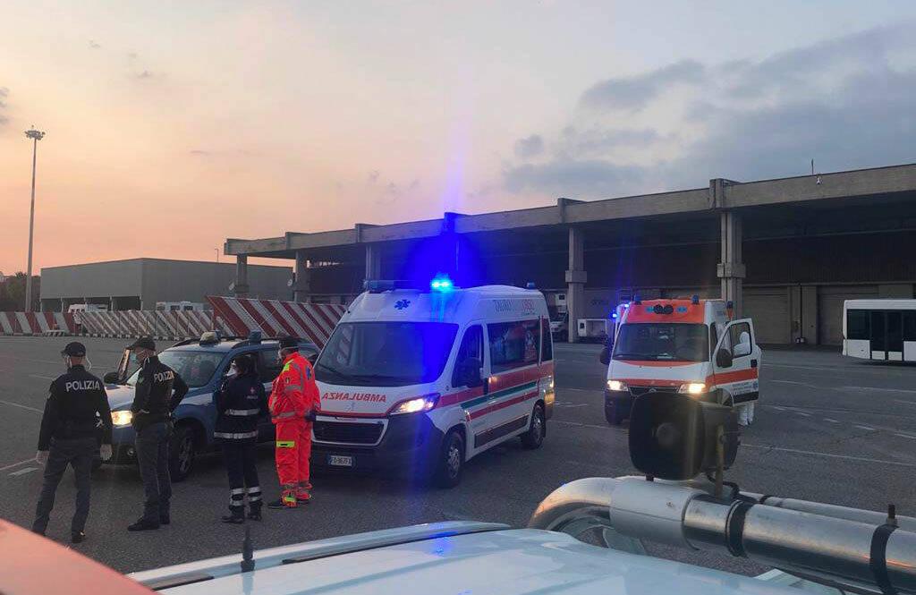 https://slyvi-hosting.slyvi.it/teampages/3554808936193/images/imported/photogallery_new/images/2020/03/ambulanza-aeroporto-lamezia-397724.jpg