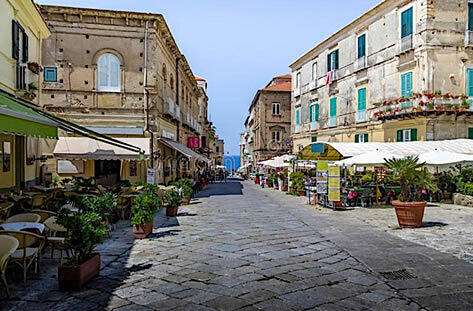 https://slyvi-hosting.slyvi.it/teampages/3554808936193/images/imported/photogallery_new/images/2021/11/corso-vittorio-emanuele-di-tropea-489899.jpg