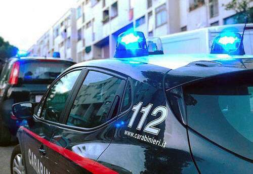 https://slyvi-hosting.slyvi.it/teampages/3554808936193/images/imported/photogallery_new/images/2021/12/auto-carabinieri-lampeggiante-blu-497746.jpg