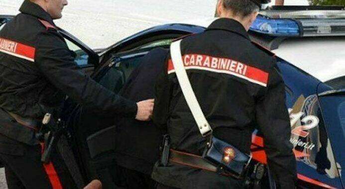 https://slyvi-hosting.slyvi.it/teampages/3554808936193/images/imported/photogallery_new/images/2021/12/carabinieri-arresto-498512.jpg