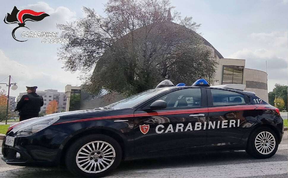 https://slyvi-hosting.slyvi.it/teampages/3554808936193/images/imported/photogallery_new/images/2021/12/carabinieri-cosenza-499338.jpg
