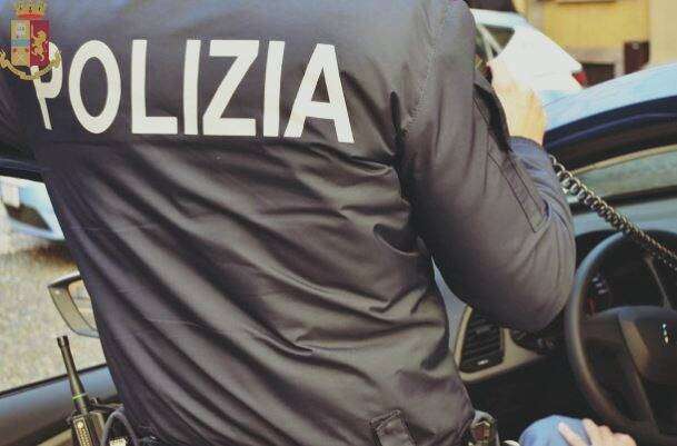 https://slyvi-hosting.slyvi.it/teampages/3554808936193/images/imported/photogallery_new/images/2022/01/polizia-vibo-506694.jpg
