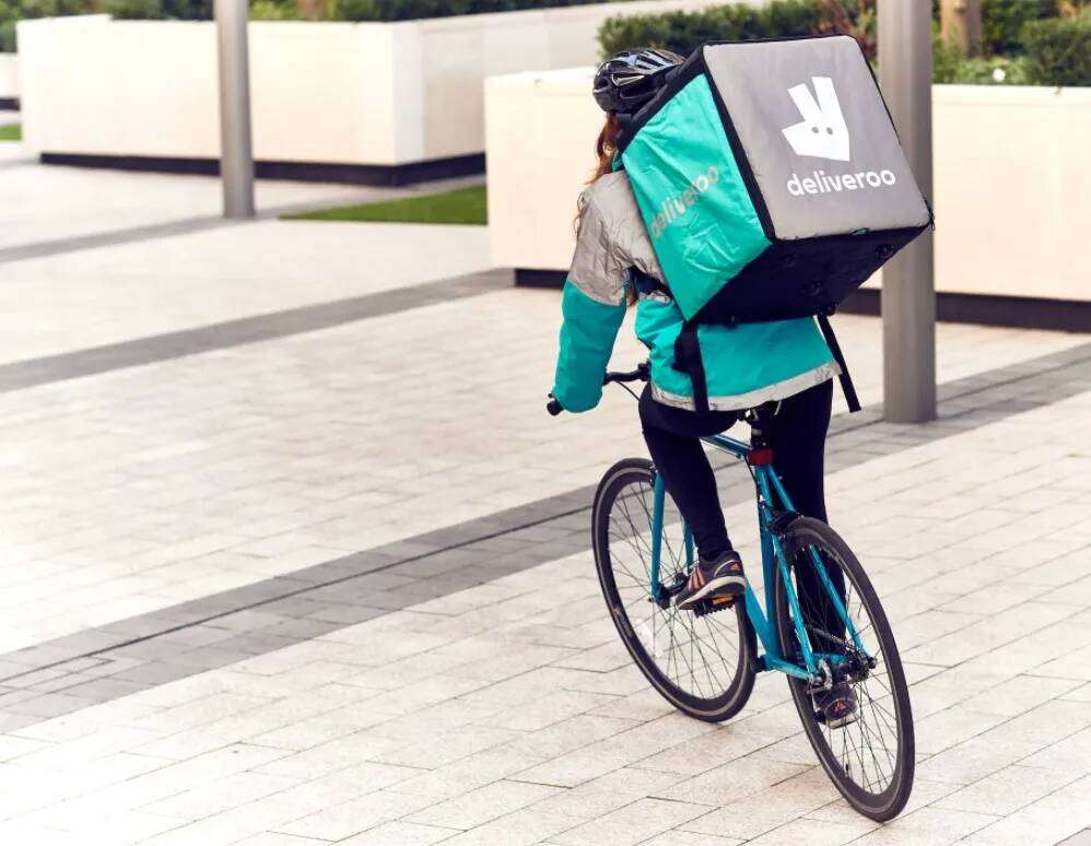 https://slyvi-hosting.slyvi.it/teampages/3554808936193/images/imported/photogallery_new/images/2022/03/deliveroo-rider-520242.jpg