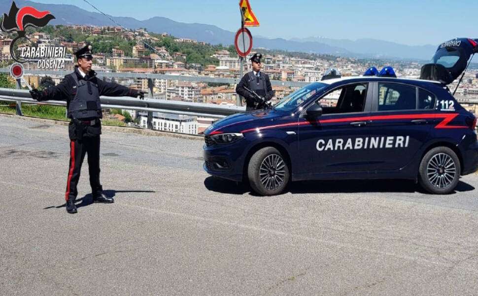 https://slyvi-hosting.slyvi.it/teampages/3554808936193/images/imported/photogallery_new/images/2022/05/cosenza-carabinieri-530984.jpg