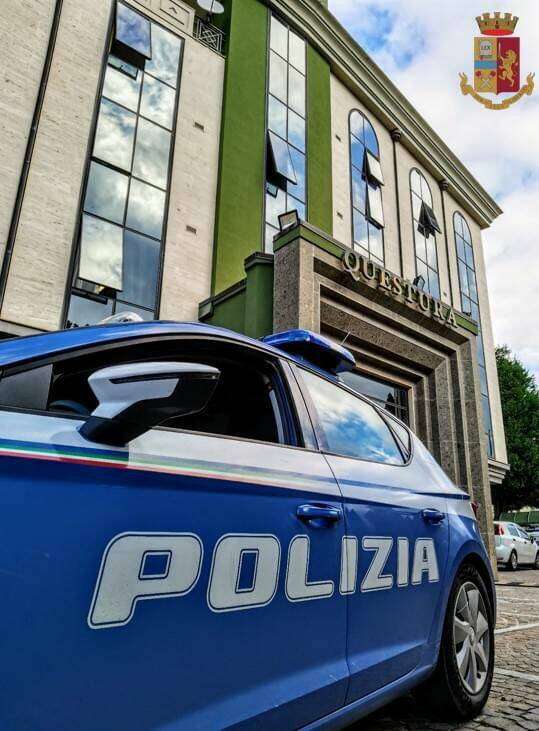 https://slyvi-hosting.slyvi.it/teampages/3554808936193/images/imported/photogallery_new/images/2022/05/vibo-squadra-mobile-531811.jpg
