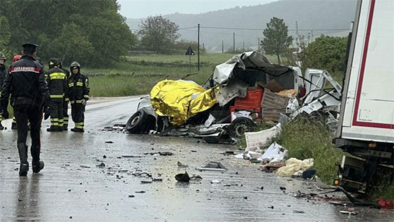 Scontro frontale, muore un giovane di 23 anni