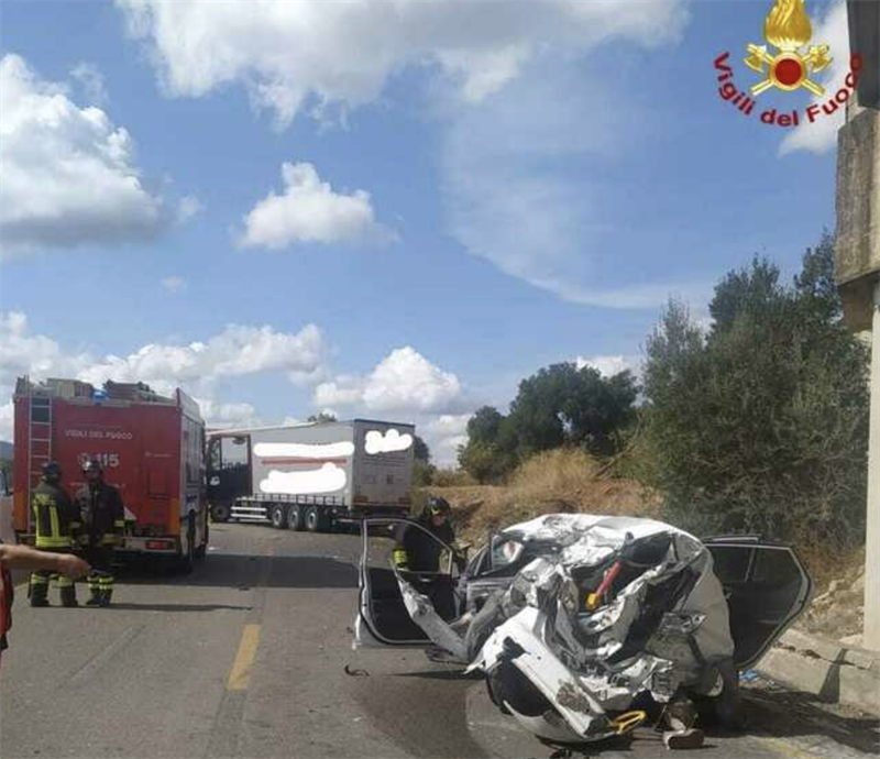 Tir contro auto, due morti e un ferito grave