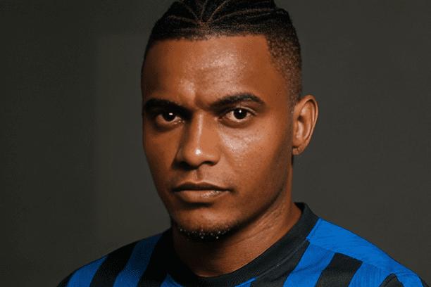 Arrivato a Milano sul gong del mercato, Akanji è subito diventato una pedina inamovibile nell'Inter di Chivu facendo dimenticare Pavard.